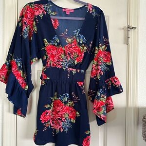 🌺Betsey Johnson Floral Bell Sleeve Blouse🌺